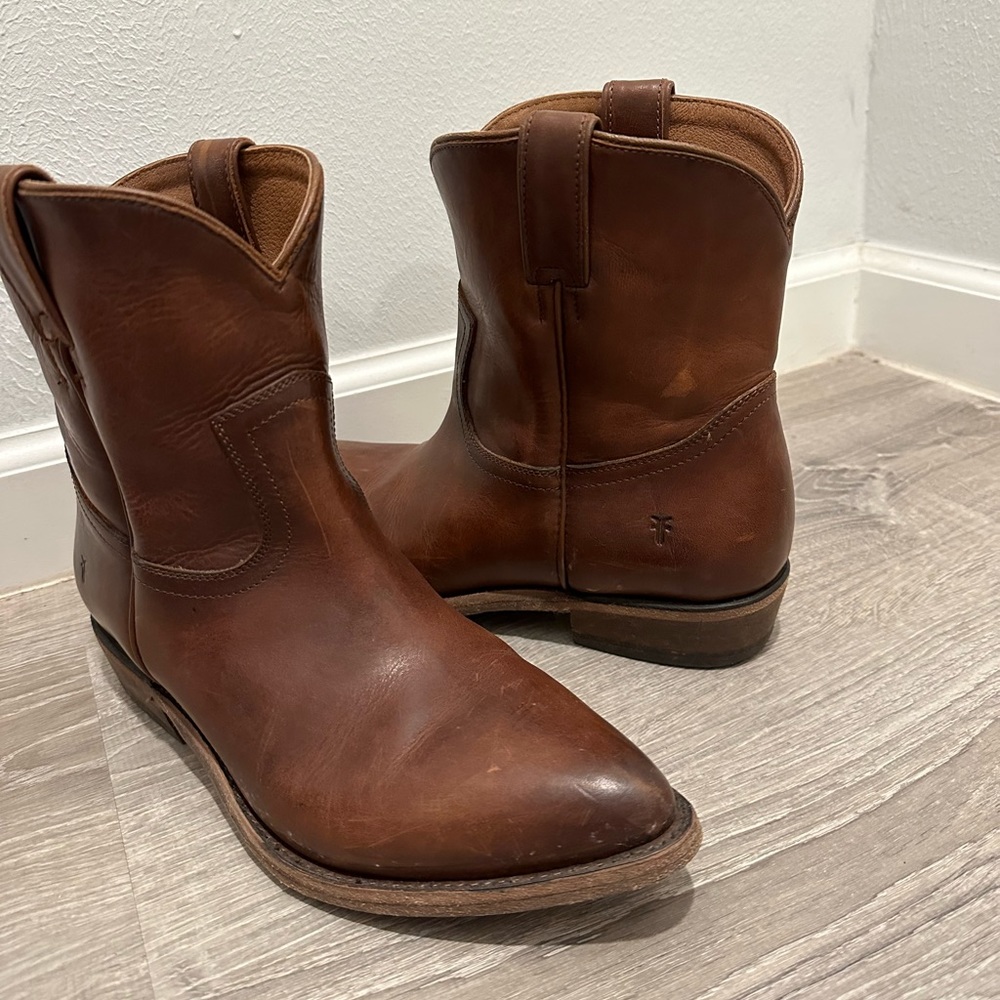 Women’s Frye Billy Short Boots in Cognac